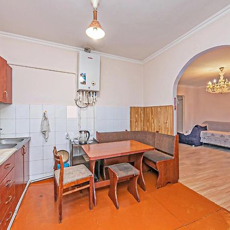 Super Location - Shared Bathroom And Kitchen Erevan Exterior foto