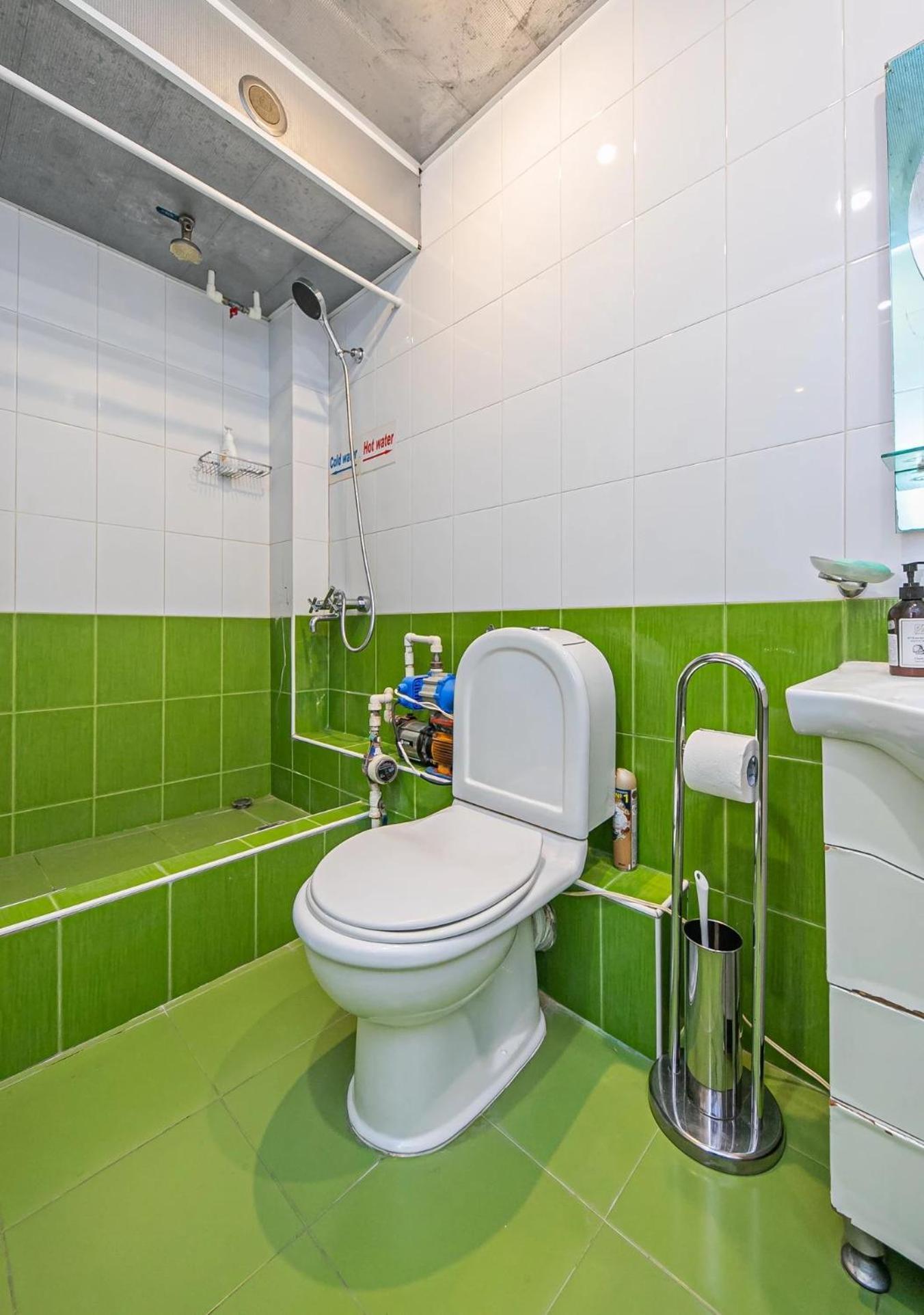 Super Location - Shared Bathroom And Kitchen Erevan Exterior foto