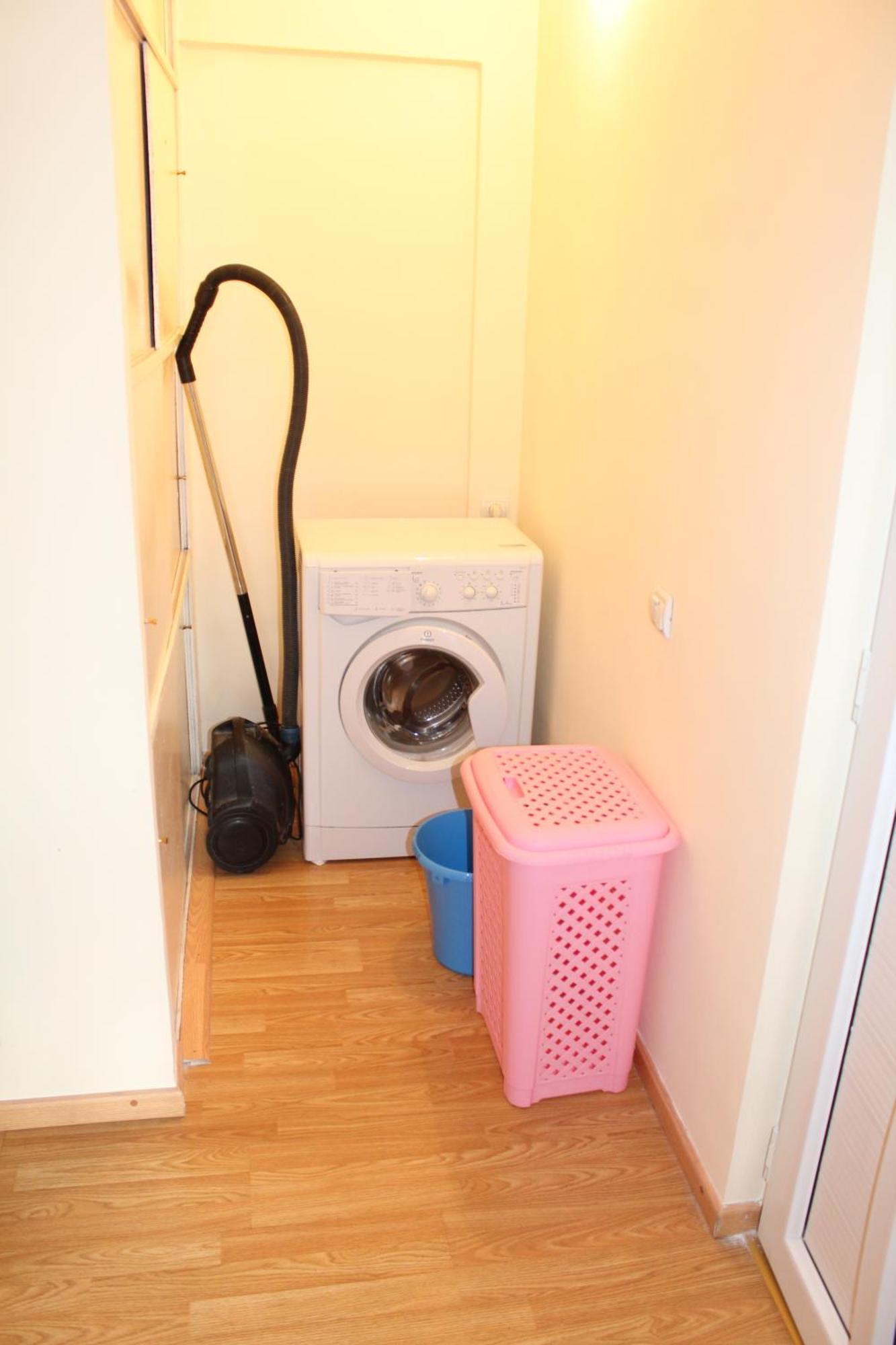 Super Location - Shared Bathroom And Kitchen Erevan Exterior foto